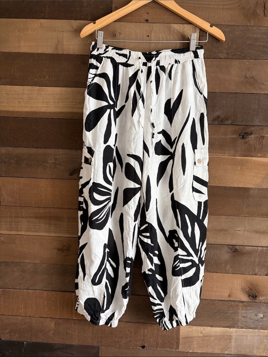 Christian Siriano Pants - Christian Siriano Black & White Tropical Print Elastic Waist Pants